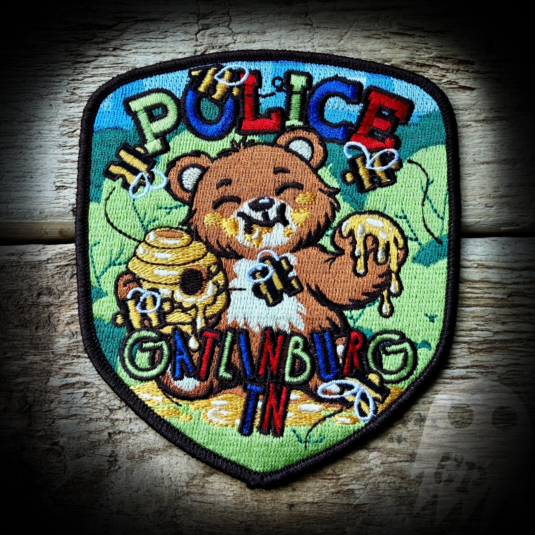 値下げ！ネブラスカ州　OMAHA　POLICE　PATROLMAN　ポリスバッジ Omaha Nebraska Police Patrolman # 145 Gode - COLLECTORS-BADGES.COM